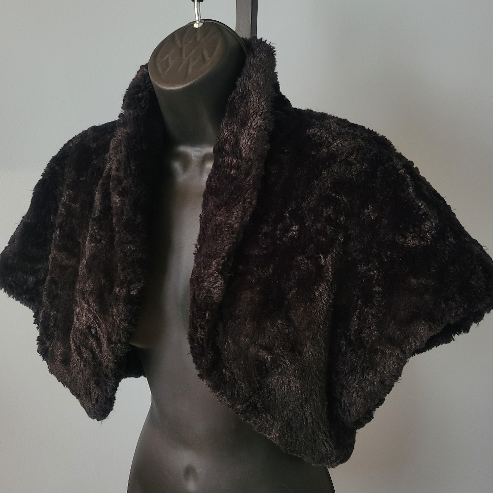 Jessica Howard Womens Black Faux Fur Shawl Shrug Shirt Vest Top Blouse Size L